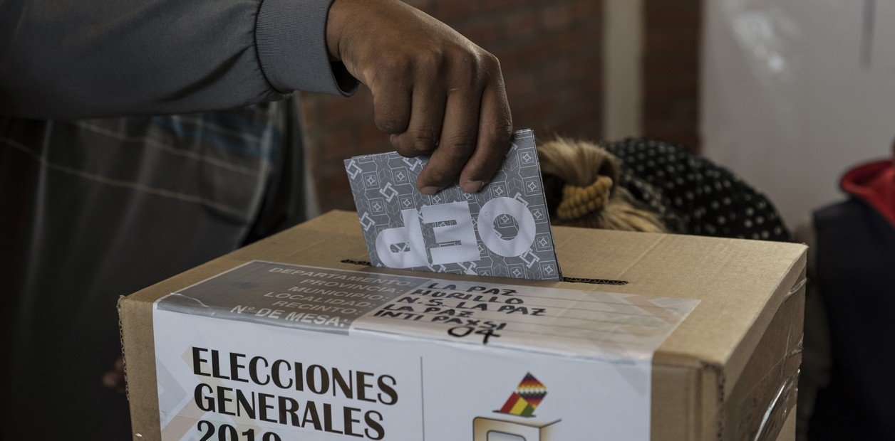 Evo Morales ganó con 45,71% pero habrá segunda vuelta en Bolivia