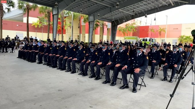Departamento de Bomberos de Miami-Dade graduó a 27 nuevos miembros