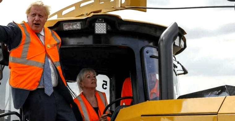 Boris Johnson regresa a Reino Unido y refuerza rumores de candidatura