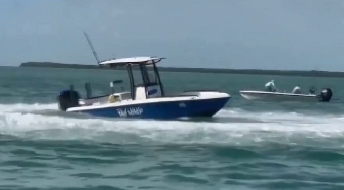Un bote dando vueltas sin tripulante causó pánico en isla de Miami