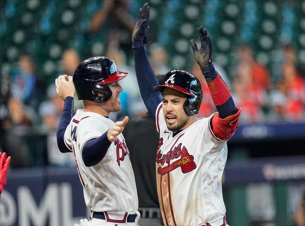 Bravos de Atlanta venció 2-1 a los Marlins de Miami