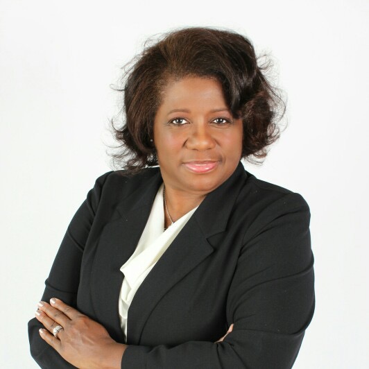 Brenda Forman reelegida secretaria de tribunales de Broward