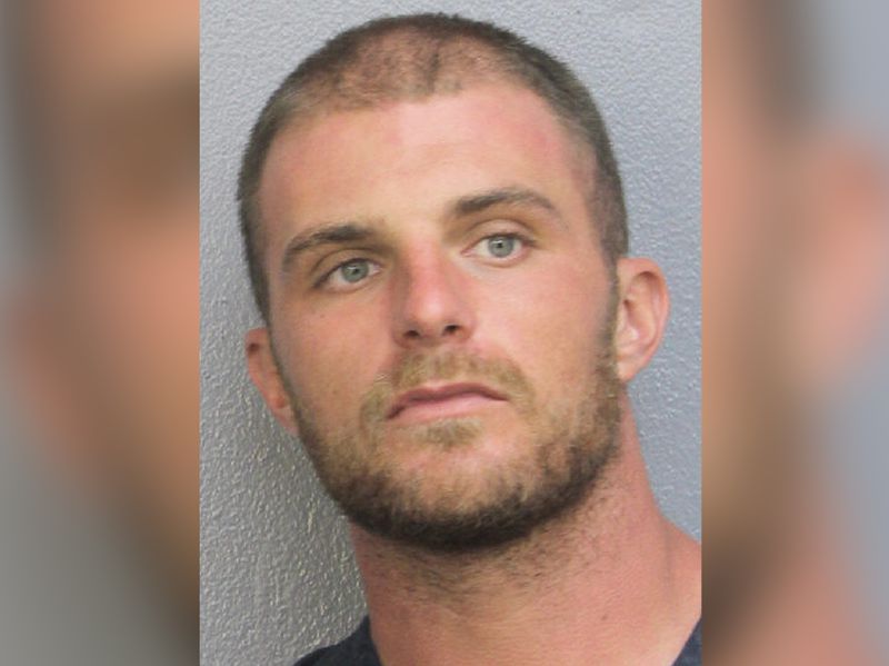 10 años de cárcel a hombre de Florida que golpeó y apuñaló a un perro
