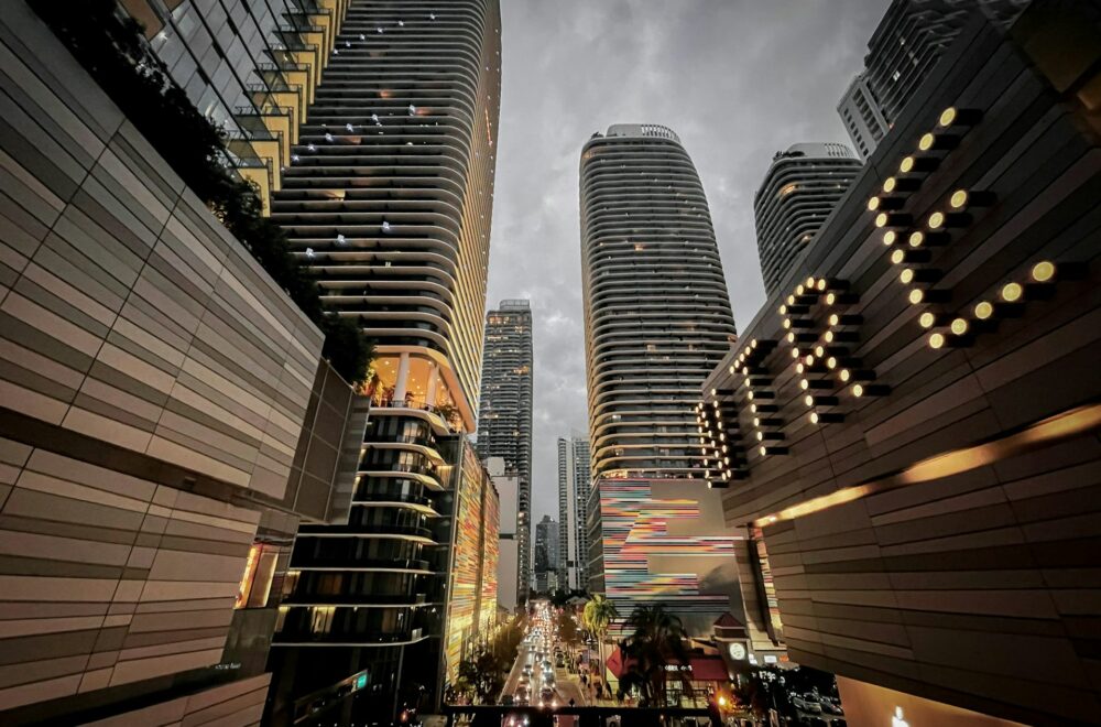 Tiroteo mortal sacude Brickell durante la madrugada