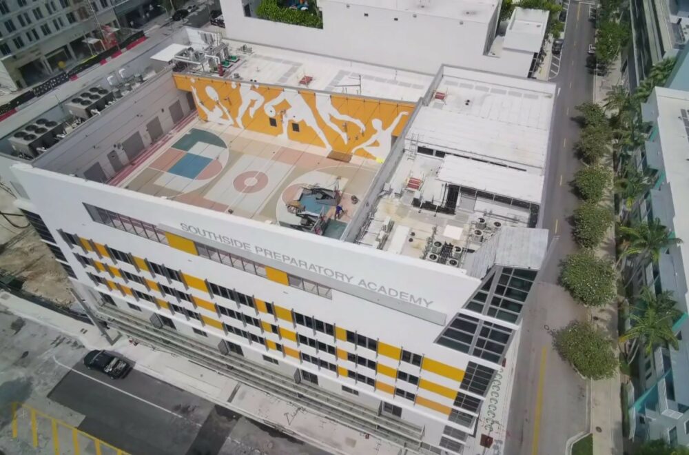 Nueva secundaria en Brickell tiene aulas, apartamentos para maestros y rooftop con cancha