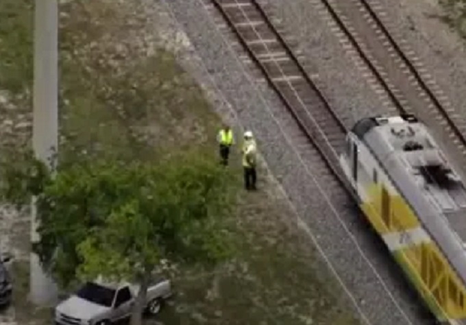 Conductora denunció que  mala señalización ocasionó que tren de Brightline chocara con su vehículo