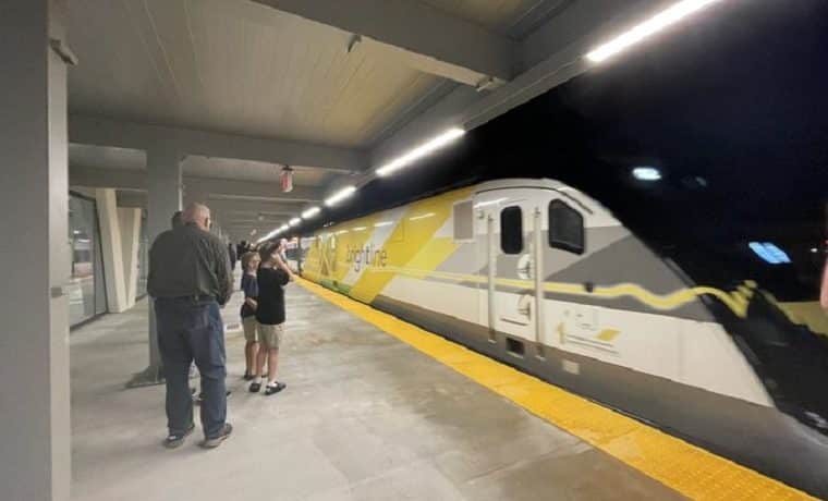 Tren Brightline estrena estaciones en Aventura y Boca Ratón