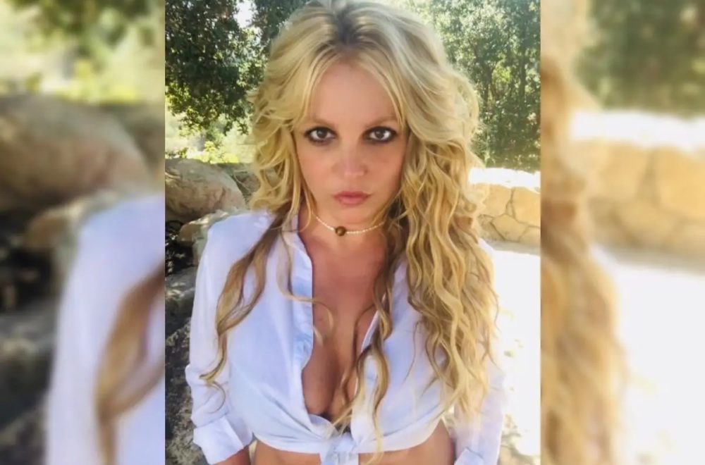 Oops, lo hizo otra vez: Britney Spears baila con cuchillos y preocupa a sus fans
