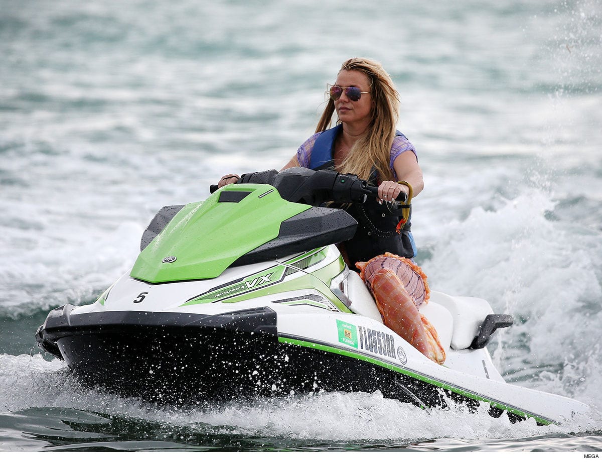 Britney Spears disfrutó en jet ski de las hermosas playas de Miami