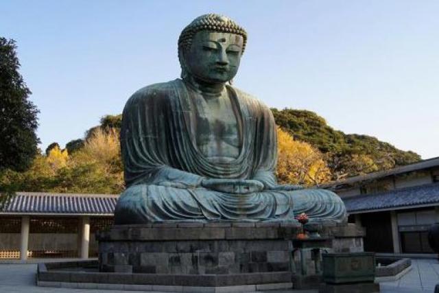 Estatuas de Buda sobreviven después de desastres naturales