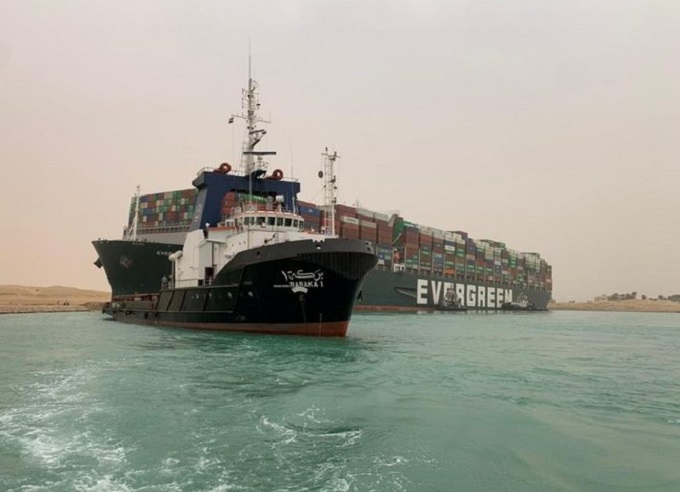 Buque panameño  obstaculizó paso en el canal de Suez