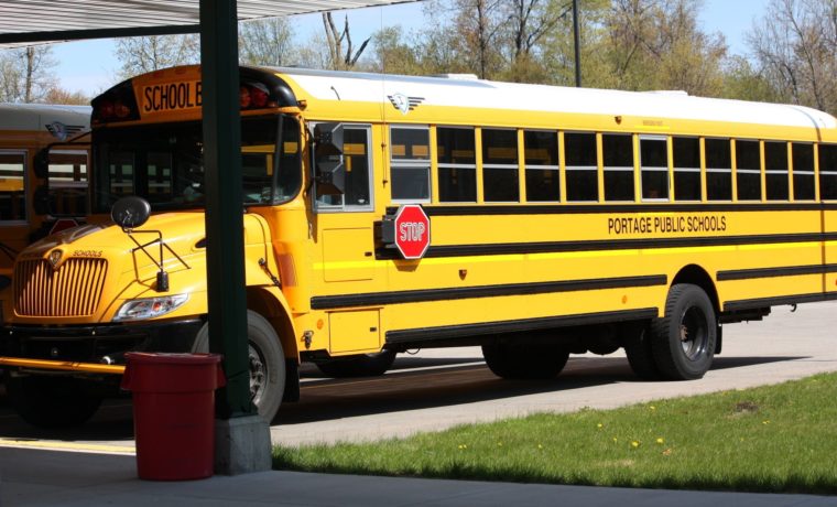 Golpean salvajemente a niña de 9 años en bus escolar de Homestead