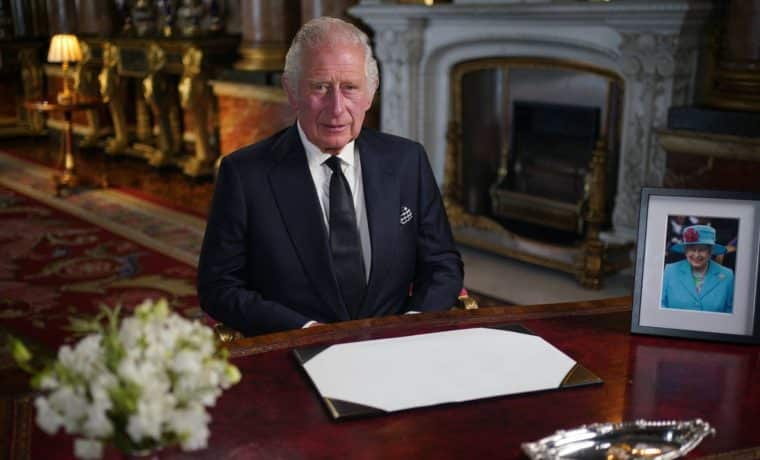 El rey Carlos III venderá los caballos de su madre