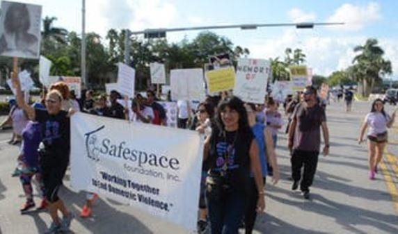 Policía de North Miami Beach realizó caminata del Mes de concientización sobre violencia doméstica