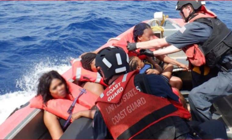 Florida: USCG interceptó una embarcación con casi 100 haitianos cerca de Boca Ratón