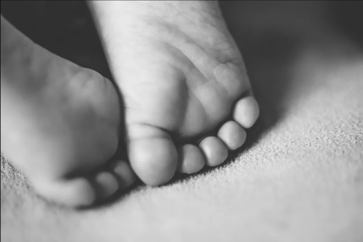 ¡Inhumano! Padres dejaron morir de hambre a su niña de 2 años