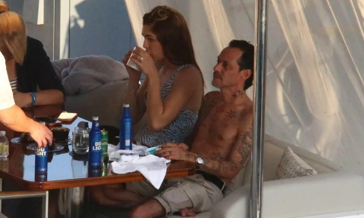 Marc Anthony y Nadia Ferreira celebran su compromiso en Miami