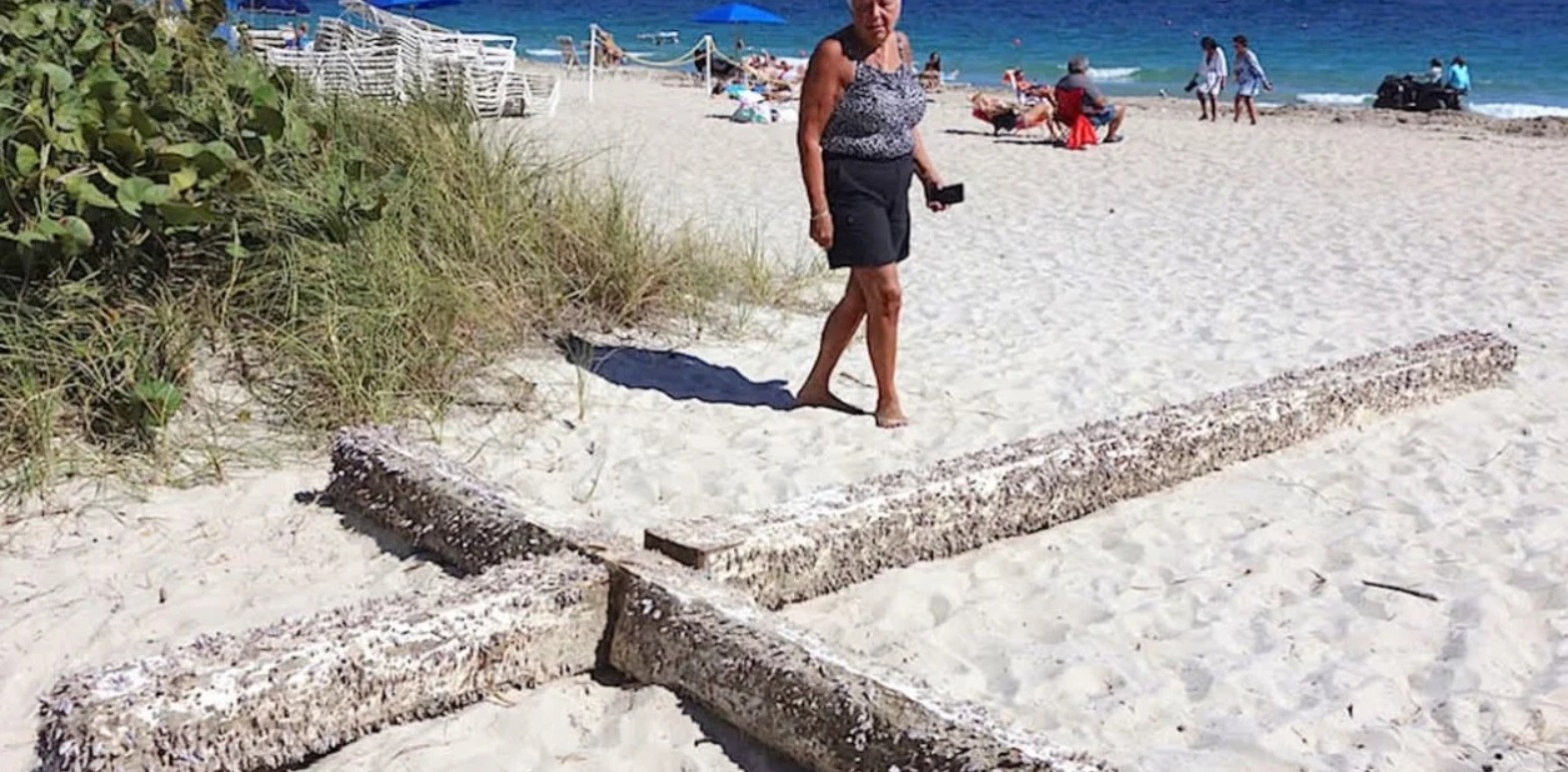 ¿Señal divina? Encuentran gigantesca cruz de madera en una playa de Florida