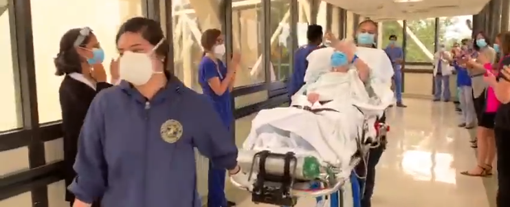 ¡Conmovedor! En hospital de Miami una abuelita de 90 años le ganó la batalla al coronavirus +Vídeo