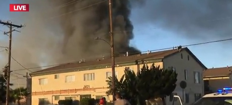 Incendio masivo en complejo industrial de California +Vídeo