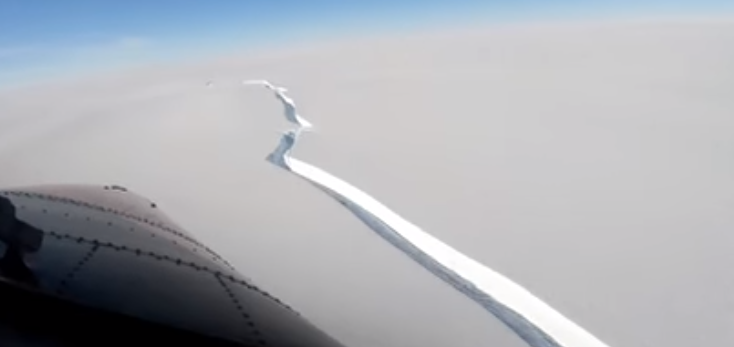 Enorme icerberg se desprendió de la plataforma de hielo Brunt en la Antártida +vídeo