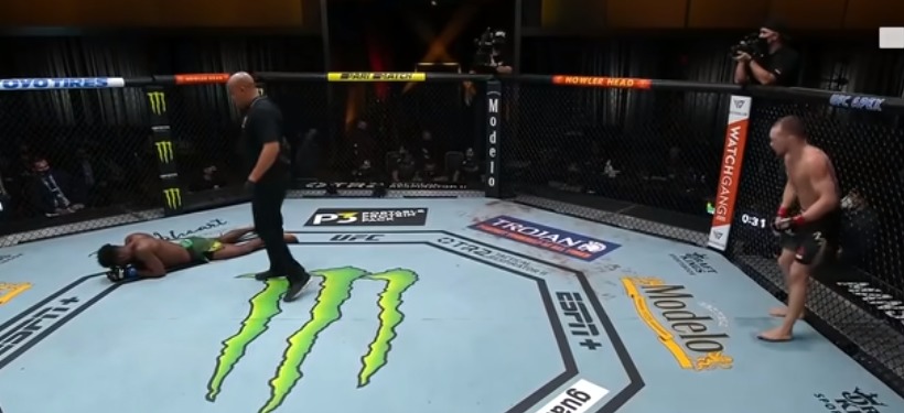El insólito rodillazo de este luchador de UFC con el que se ganó la descalificación +Vídeo