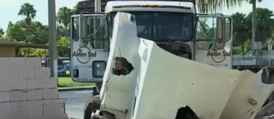 Camionero de Miami falleció tras sufrir un infarto y chocar contra una casa