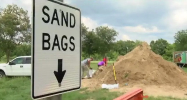 Ayuda Isaías: Lista de ciudades que ofrecen sacos de arena y algunos refugios en Florida