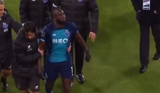 ¡Lamentable! Jugador en Portugal se marchó del campo tras anotar un gol por recibir insultos racistas +Vídeo