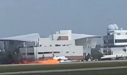 La espectacular maniobra del piloto para poner en tierra un avión sin tren de aterrizaje +Vídeo