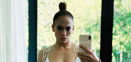 ¡Infartante! Jennifer López sorprende a sus seguidores con una foto muy caliente en diminuto bikini blanco +Imagen