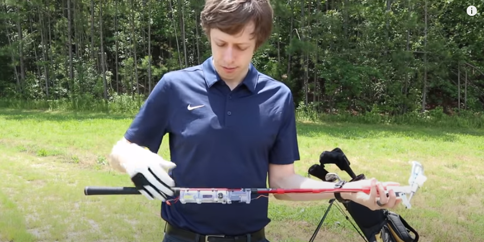 Nuevo invento: El palo de golf que puede ayudar en un mal golpe +Vídeo