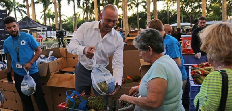 Los Marlins de Miami se suman los actos benéficos por la crisis: Reparten comida gratis a los más afectados