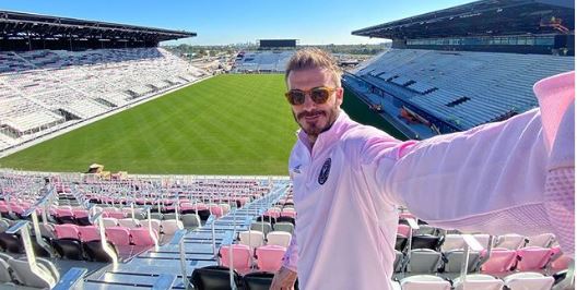 No sigue las advertencias por el coronavirus: David Beckham salió a dar un paseo familiar al estadio del Inter
