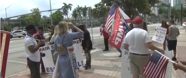Manifestantes se congregaron en Miami-Dade para solicitar la reapertura de Florida