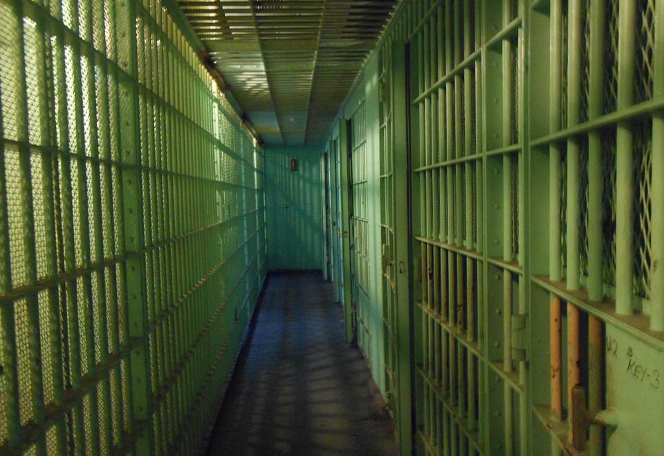 Reclusa en cárcel de Doral fue abusada por un empleado de la cocina