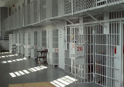 Ex guardia de cárcel de Florida fue condenado por agredir a jóvenes presos