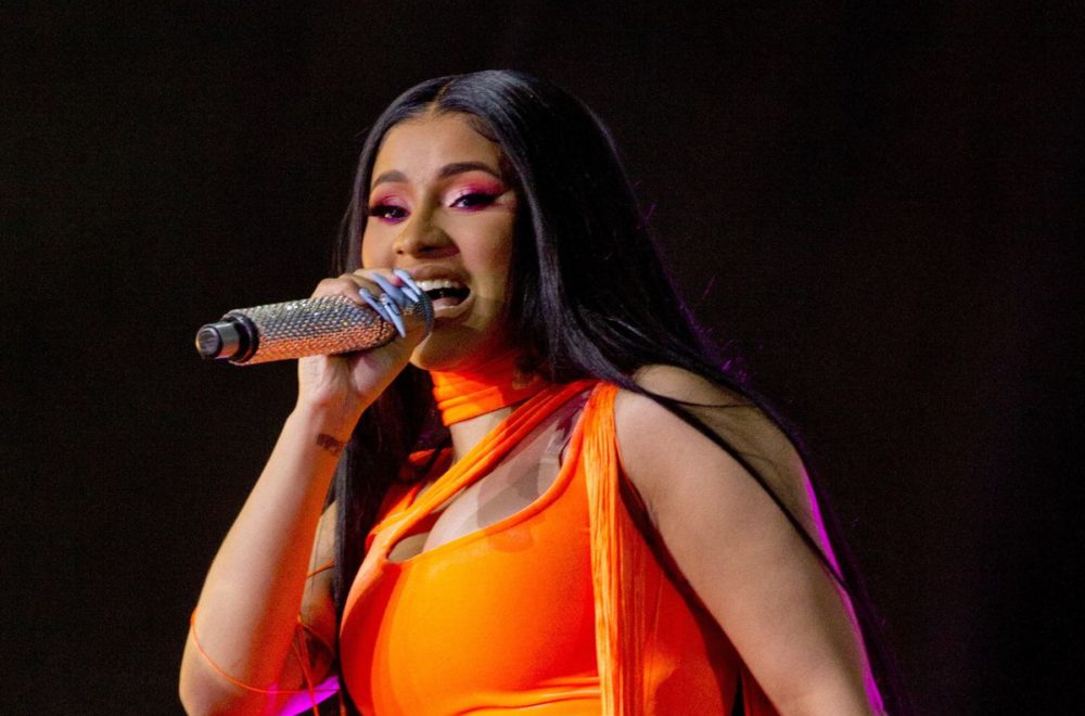 Agresión de Cardi B contra fanática no queda impune: la víctima demandó