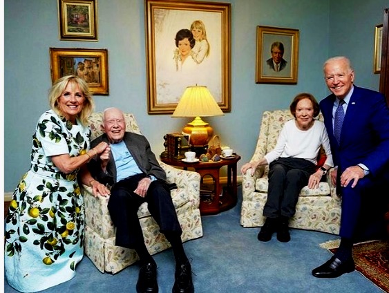 Por qué los Carter se ven tan pequeños en esta foto con los Biden