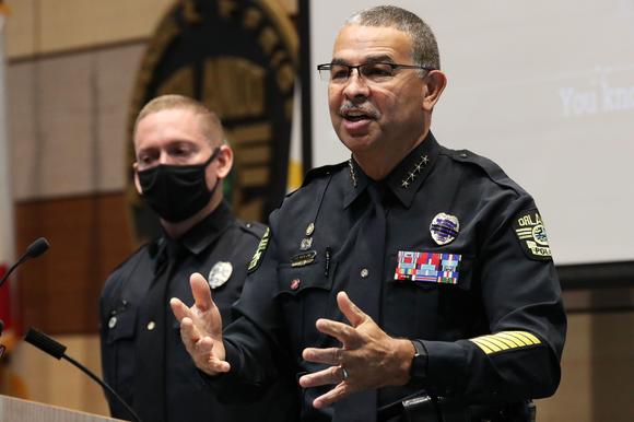 Policía de Florida central crea confianza y transparencia