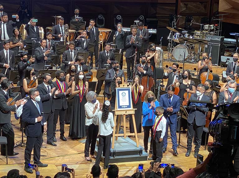 Venezuela ingresa al libro de Récords Guiness como la orquesta más grande del mundo