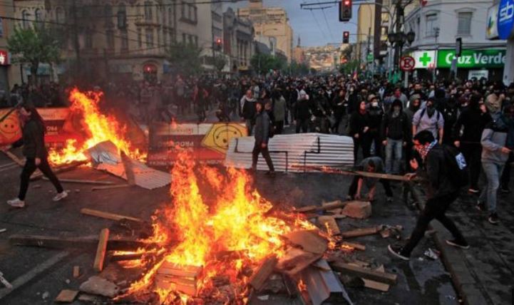 Protestas en Chile dejan 3 personas muertas y varios heridos (Videos)