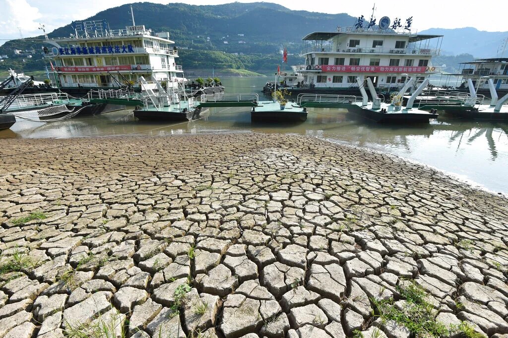 China fábrica lluvia artificial para enfrentar intensa sequía y ola de calor en el país