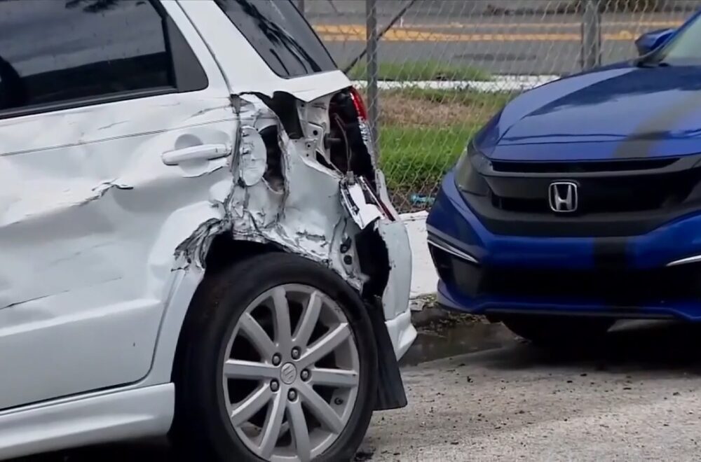 Carrera entre Cybertruck y Lamborghini termina mal: 8 autos destrozados en Overtown