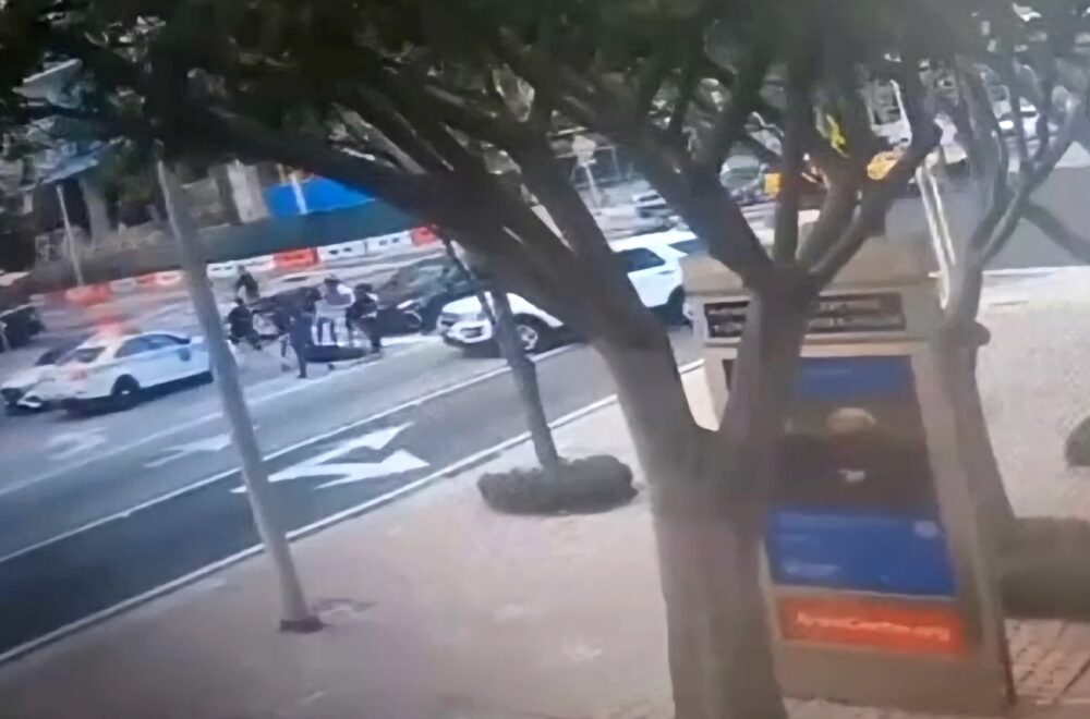 Suspenden a oficial de policía por no intervenir en ataque de ciclistas en Biscayne Blvd