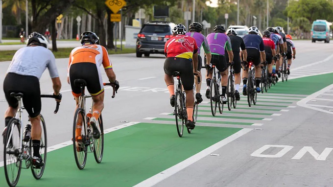 Miami-Dade comenzó plan piloto para proteger a ciclistas