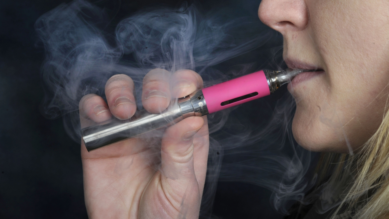 FDA investiga 127 casos de convulsiones por cigarrillos electrónicos en EEUU