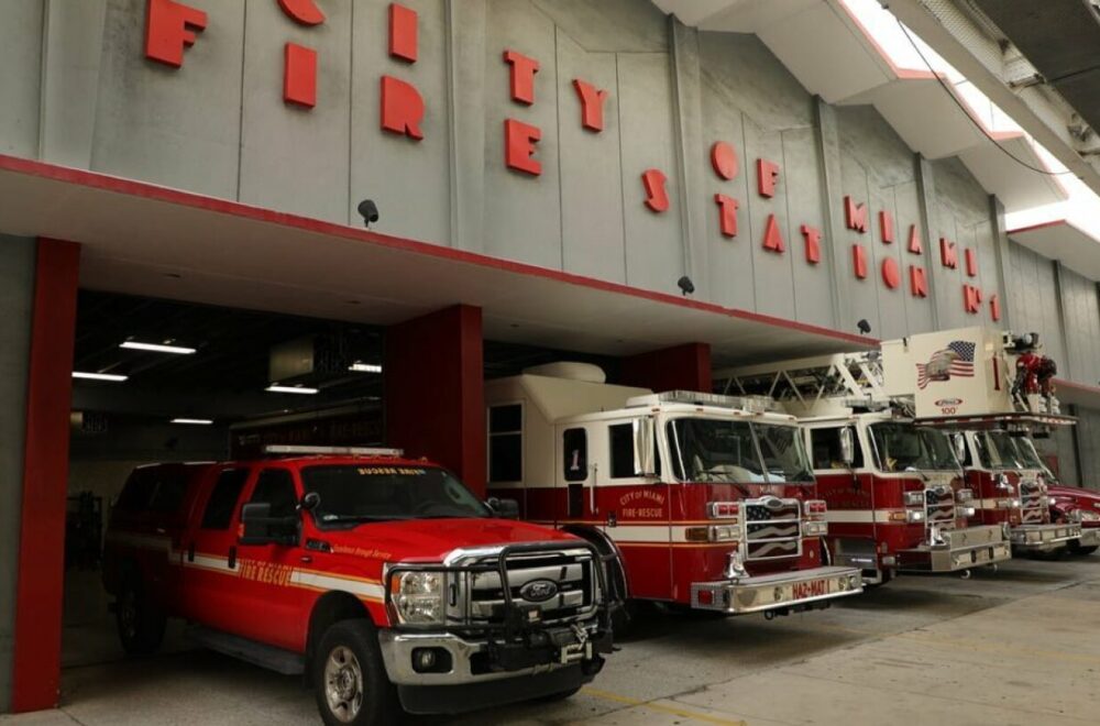 Bombero de Miami arrestado por exhibirse sexualmente en la vía pública