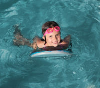 Florida intensifica plan contra ahogamientos con clases de natación gratuitas