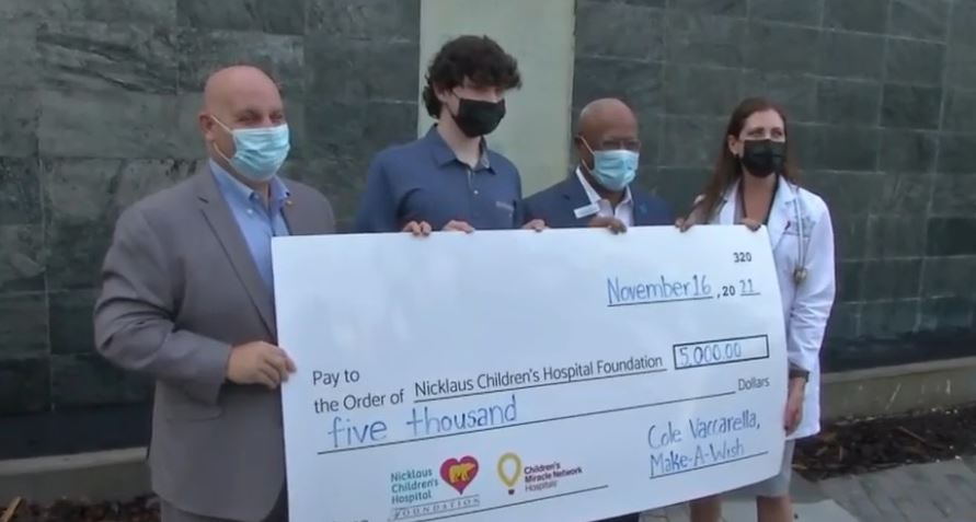 Adolescente sobreviviente del cáncer hizo donación especial con Make-a-Wish Southern Florida